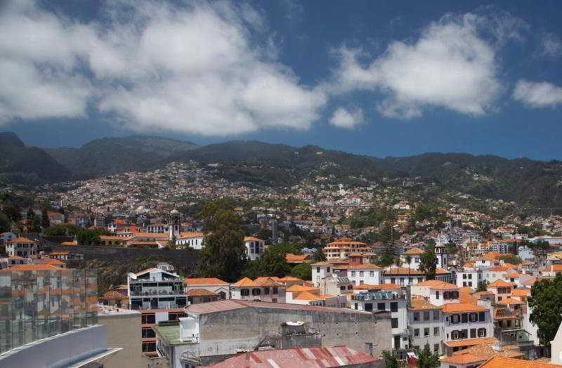 The Vine Hotel Фуншал Экстерьер фото View of the town